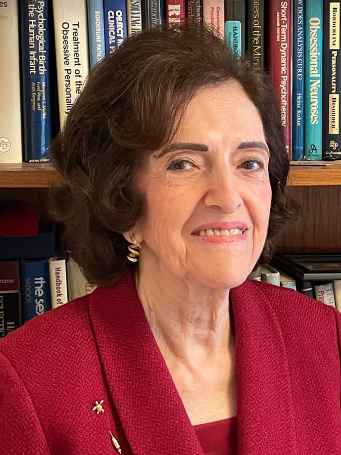 Ana Eugenia Ferreira — Clinical Psychologist & Psychoanalyst